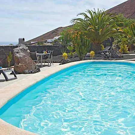 Villa Fabulous 2 Bedroom Property With Outstanding Views *