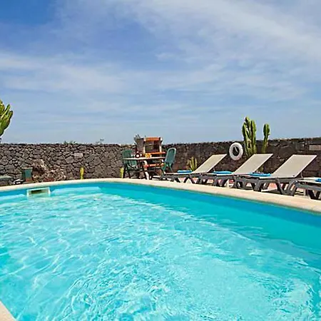Fabulous 2 Bedroom Property With Outstanding Views * Playa Blanca (Lanzarote)